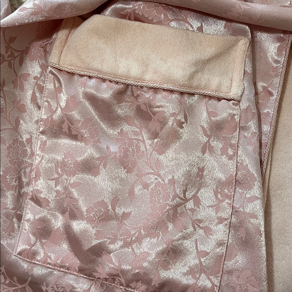 Victoria's Secret Pink Satin Floral Robe - Picture 10 of 10